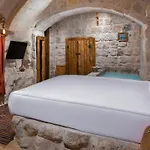Magna Aurum Cave *