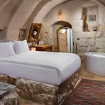Magna Aurum Cave Hotel *