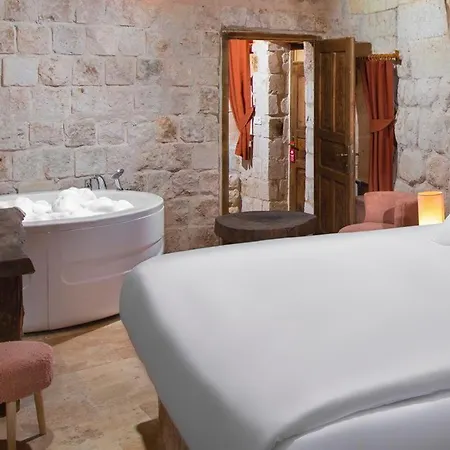 Hotel Magna Aurum Cave *