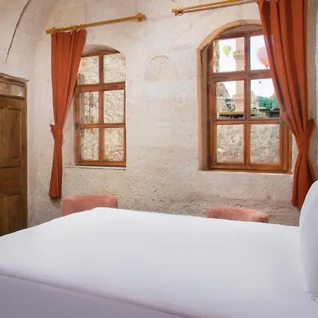 Magna Aurum Cave Hotel *